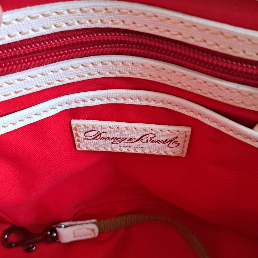 New w/o Tags Dooney & Bourke leather purse - Picture 4 of 4